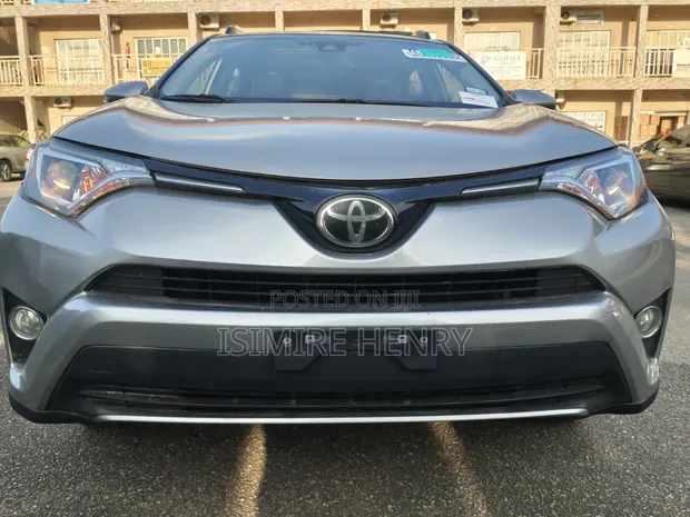 Toyota RAV4 XLE AWD SUV ta 2018 - 1