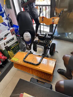 MUR-POWER 6.5HP Petrol Industrial Road Sweeping Machine