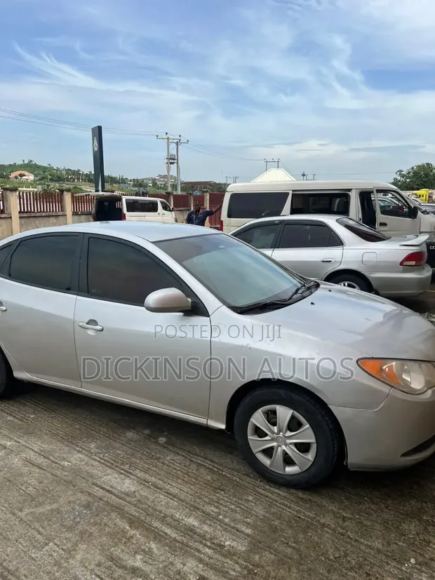 Hyundai Elantra 2009 White - 1