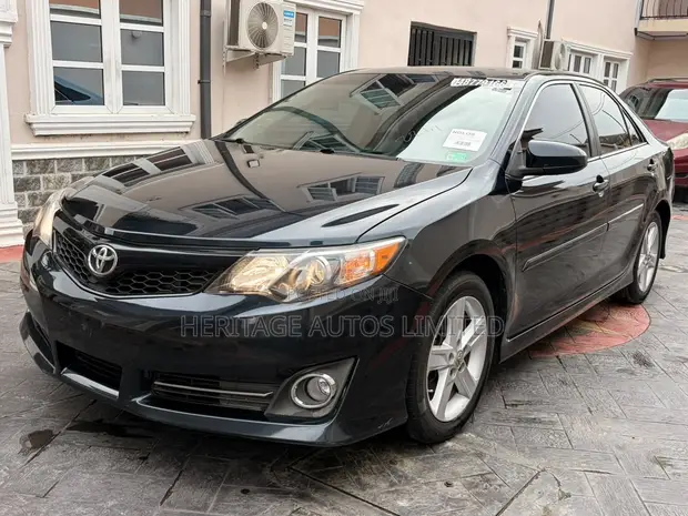 Toyota Camry SE Sedan ta 2013 - 1