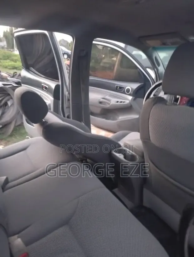 Toyota Tacoma 2010 Silver - 1