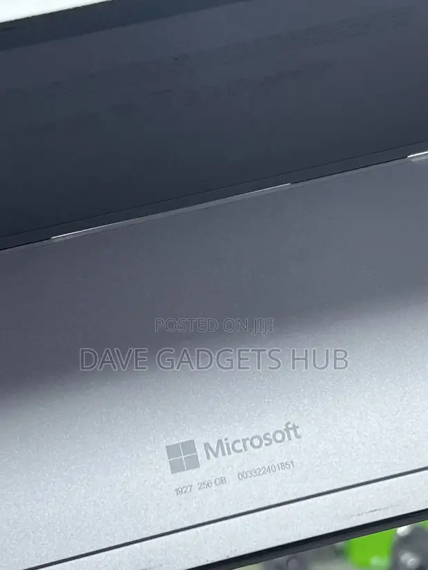Microsoft Surface Pro 5 256GB Grey - 1