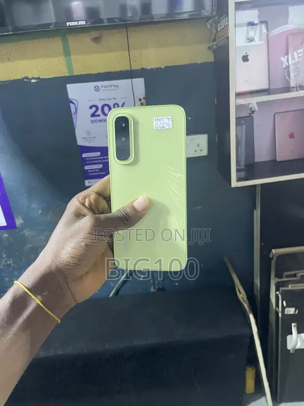 Infinix Hot 70 128GB Green - 1