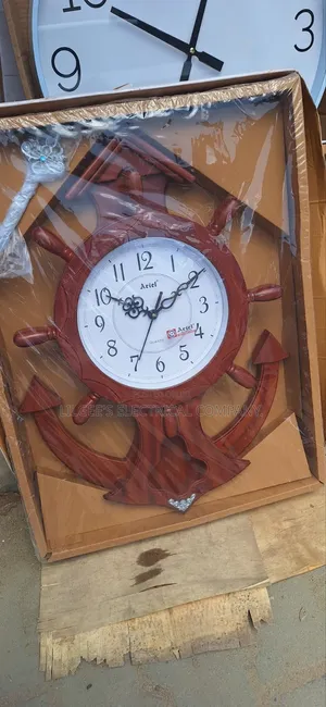 Kyautar Kyakkyawan Tsohon Brown Body Anchor Wall Clock