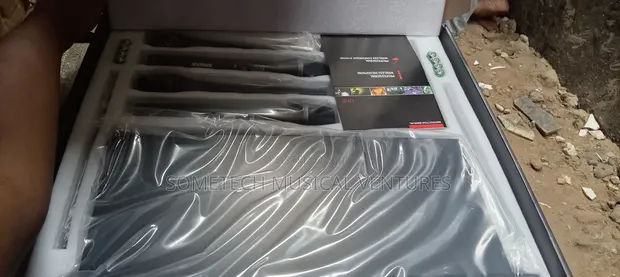 Shure BLX9500 4-Channel UHF Wireless Microphone System - 1