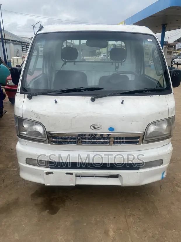 Daihatsu Hijet Mini Pick Up Truck - 1