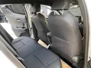 Toyota C-HR LE 2021 White