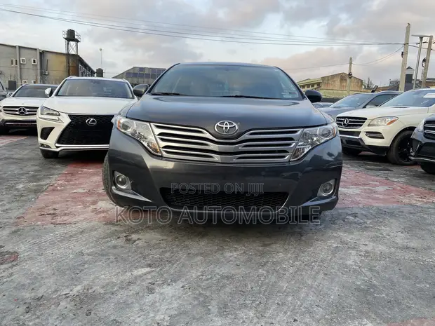 Toyota Venza AWD 2011 Gray - 1