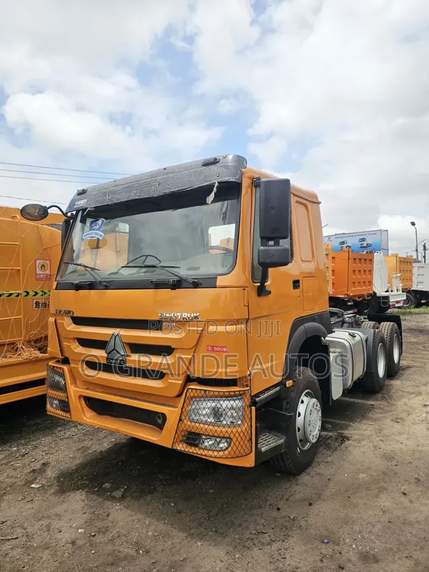 Howo Sinotruk Truck Head Loader/Container - 1