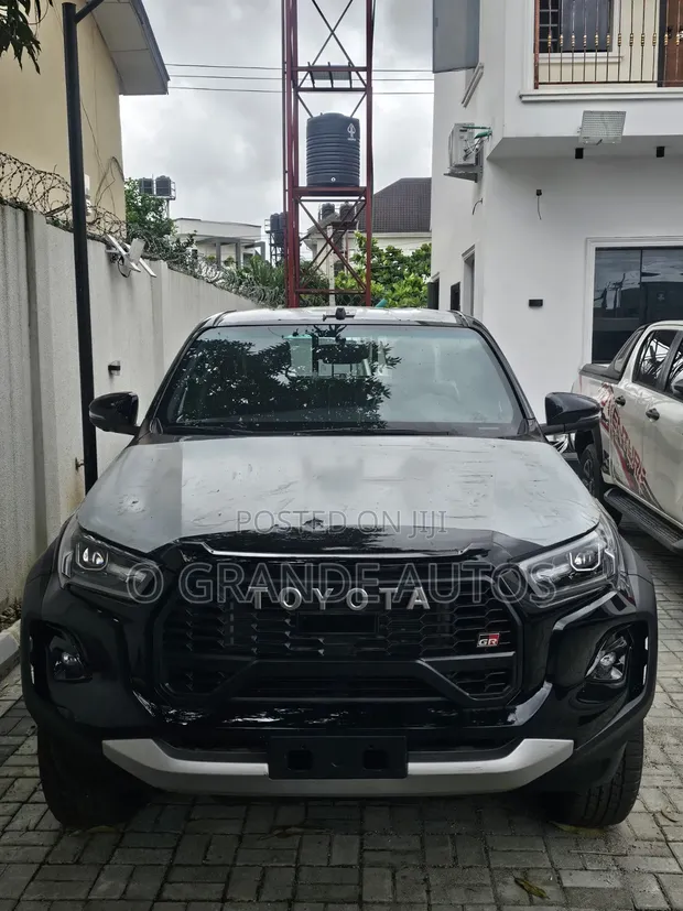 New Toyota Hilux GR Sport 2025 Black - 1