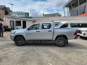 Sabon Toyota Hilux 2025