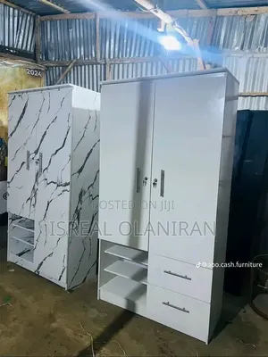 Standard Baƙar Wardrobe - Sabuwa