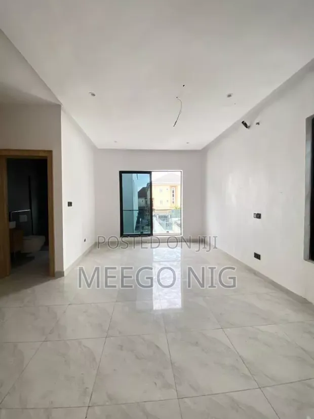 4-Bedroom Semi-Detached Duplex da BQ a Chevron, Lekki - 1