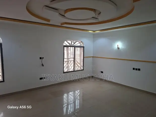 Gidan Bacci Mai Dakuna 7 don Hayarwa a Citec Estate, Mbora - 1
