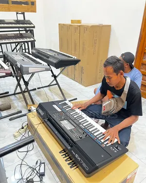 Yamaha PSR-SX720 Arranger Workstation Keyboard