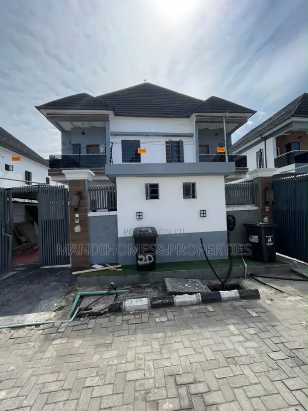 4 Bedroom Semi-Detached Duplex with BQ in Lekki for Sale - 1