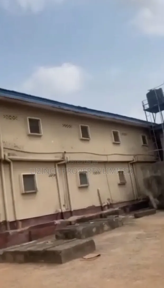 Gidan Hostel mai dakuna 20 don siyarwa a Benin City - 1