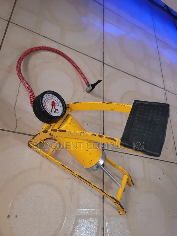Single-Barrel Foot Air Pump with Pressure Gauge - 1