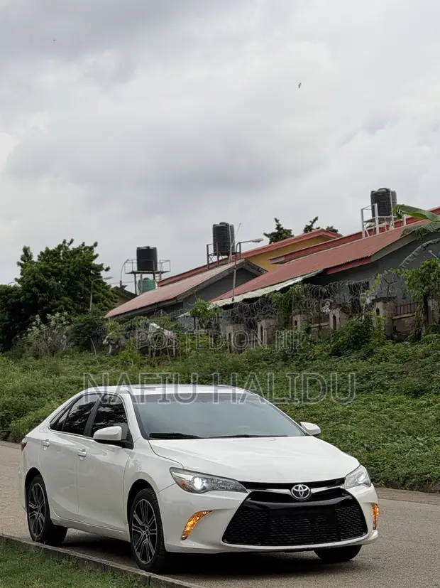 2016 Toyota Camry SE Belgium Standard - 1