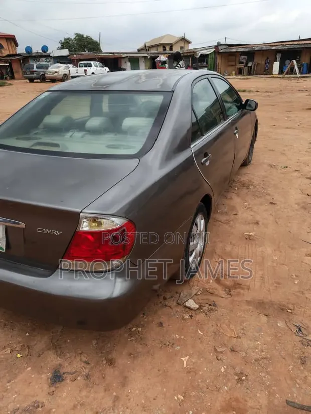 Toyota Camry 2006 Gray - 1