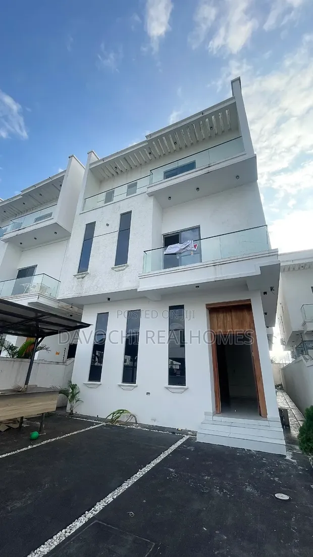6-Bedroom Duplex for Rent in Chevron - 1