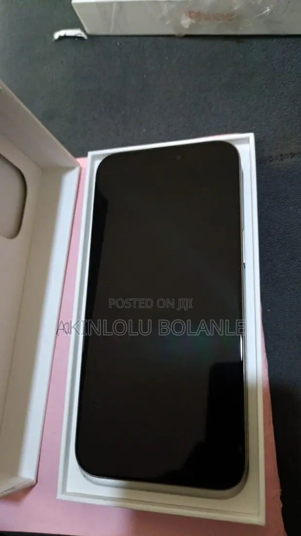 Apple iPhone 15 Pro Max 256GB Silver - 1