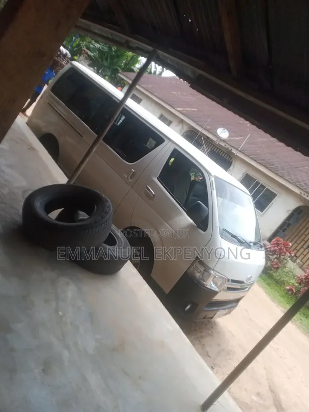 Toyota HiAce 2008 White - 1