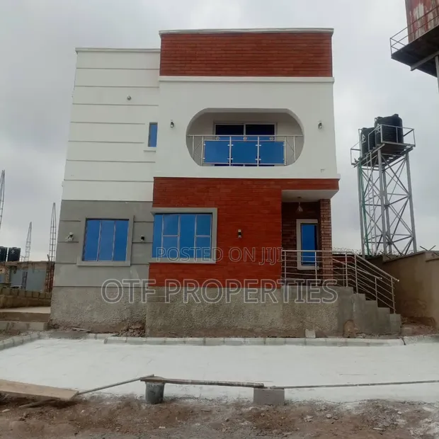 3-Bedroom Sabon Gina Duplex Don Siyarwa a Kubwa - 1