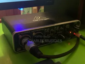 Behringer U-Phoria UMC202HD Audio Interface