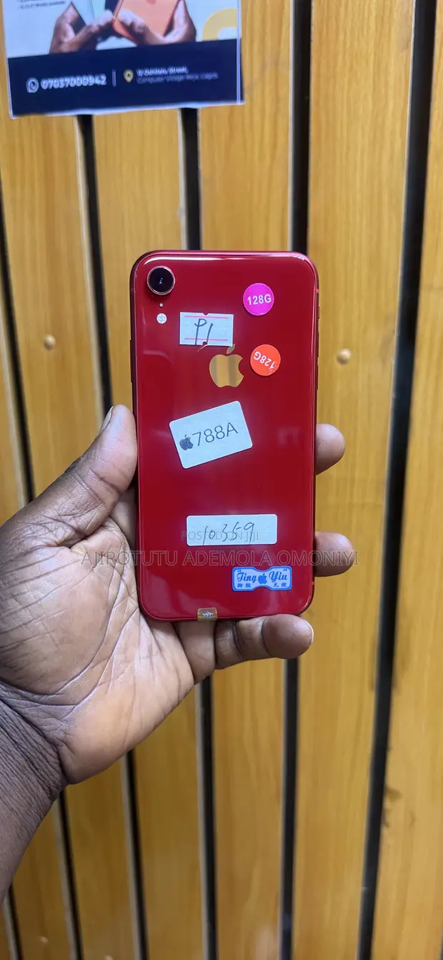 Apple iPhone XR 128GB Red - 1