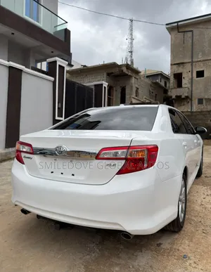 2013 Toyota Camry XLE V6 Sedan - White