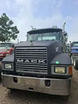 Mack CH Heavy-Duty Truck 2002 Black - 3