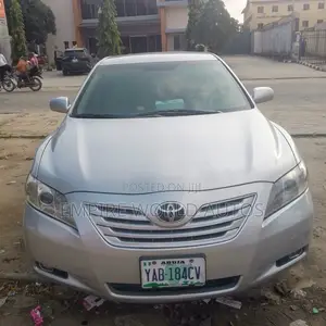 2009 Toyota Camry LE Sedan