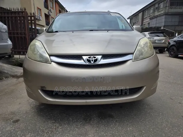 2006 Toyota Sienna XLE Limited AWD Gold - 1