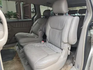 2006 Toyota Sienna XLE Limited AWD Gold