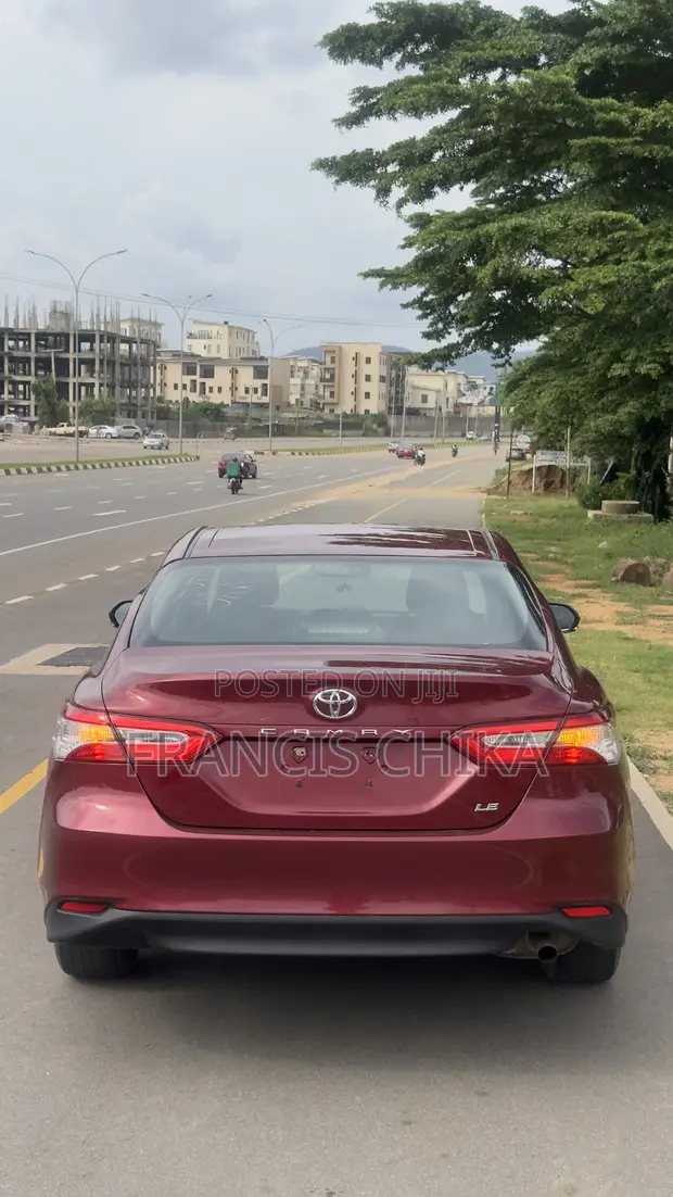 2018 Toyota Camry Red - 1