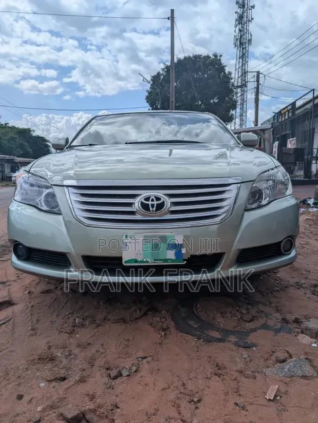 Toyota Avalon 2010 Green - 1