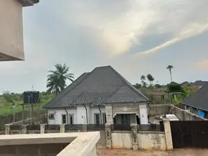 3 Bedroom Bungalow A siyarwa a Aniocha South