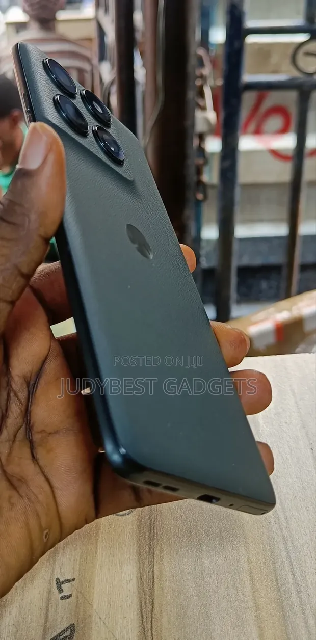 Motorola Edge 2025 256GB Black - 1