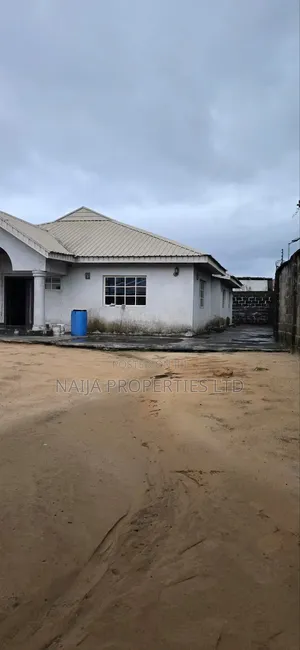 4 Bedroom Bungalow for Sale a Molete, Bogije