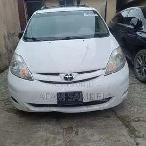 Toyota Sienna LE 2009 Fari
