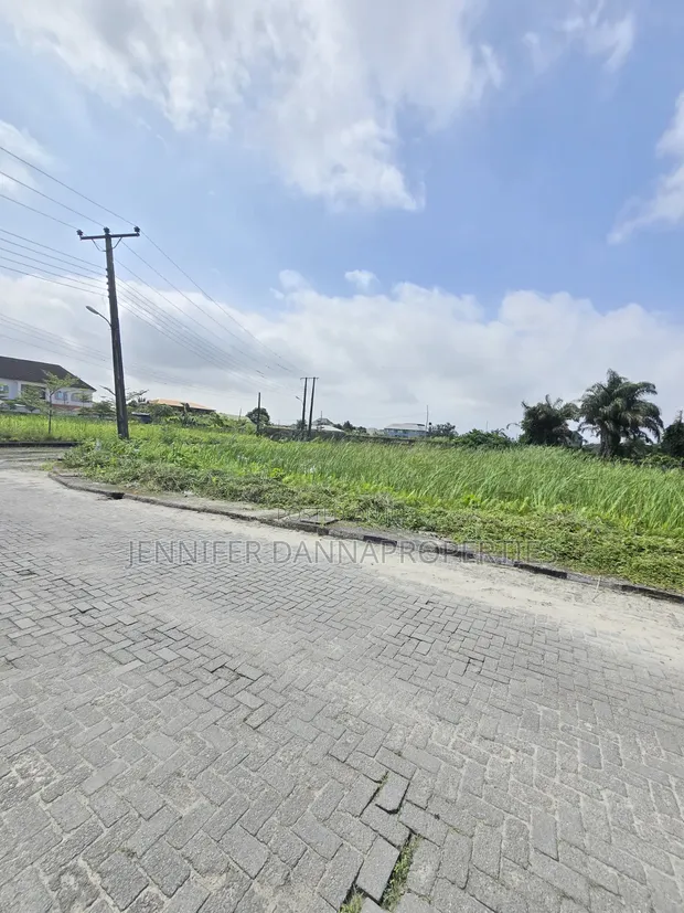 600sqm Corner Piece Land for Sale in Amity Estate, Sangotedo - 1