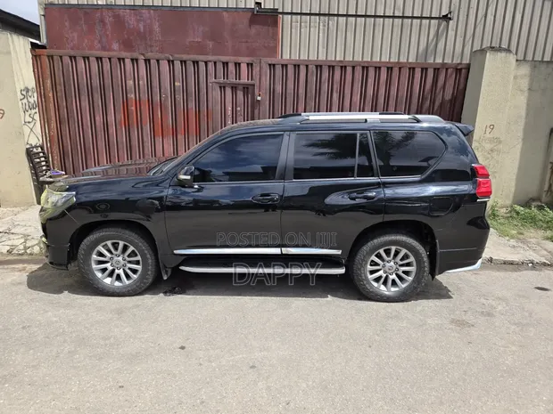 Toyota Land Cruiser Prado 2013 Black - 1