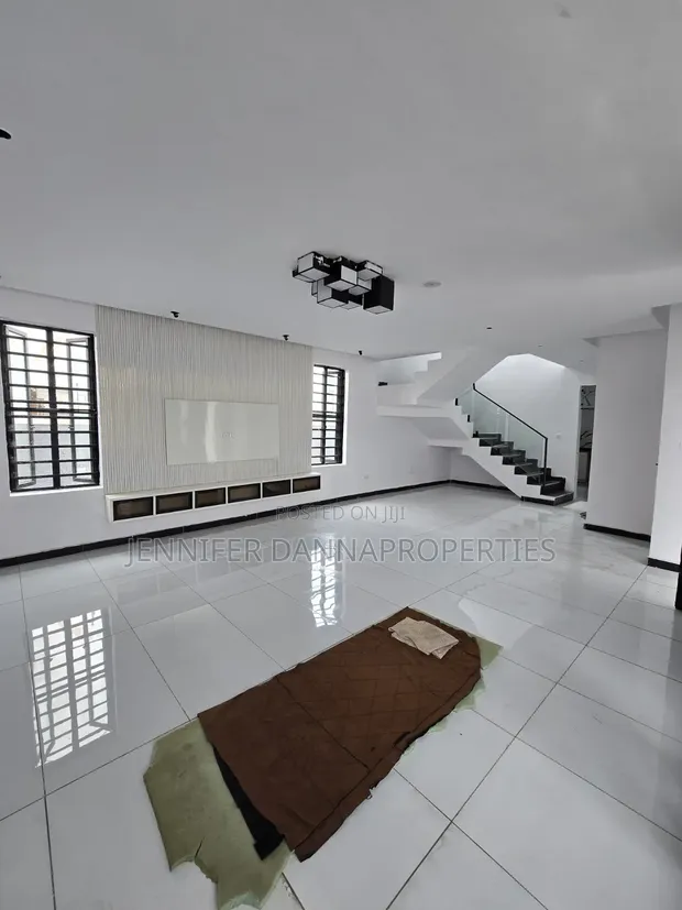 5 Bedroom Duplex for Sale in Sangotedo - 1