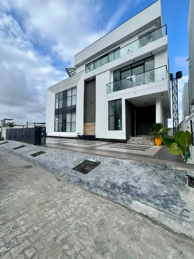 5-Bedroom Smart Duplex with Elevator in Chevron - 1