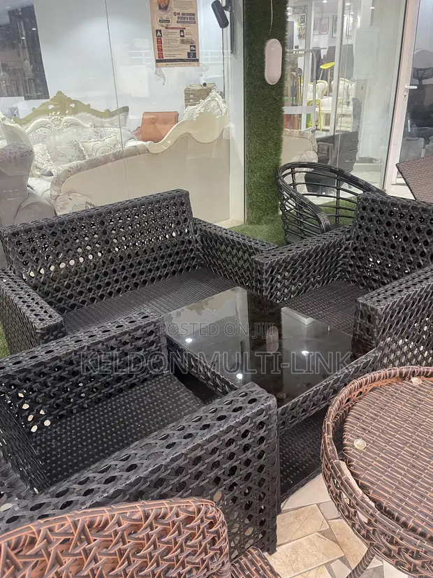 Arden Rattan Kayan Zama na Waje da Teburin Gilashi - 1