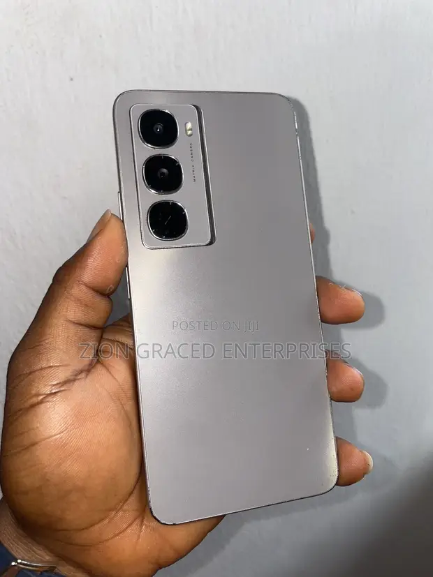 Itel City 100 128GB Silver (Used, Cracked Screen) - 1