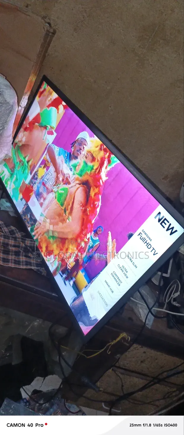 Used Samsung 32" Full HD Smart TV (UA32K5500) - 1
