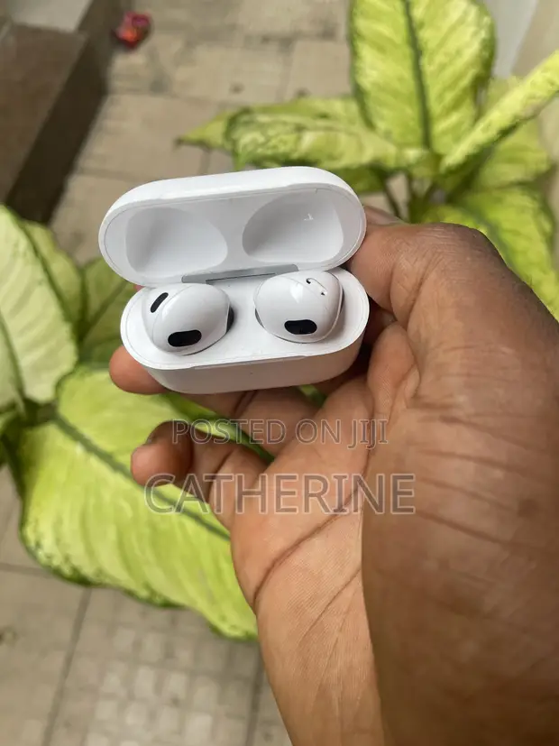 Apple AirPods 3 with Case - 1