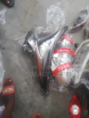 Set Farar Fitilar Toyota Avensis 2009
